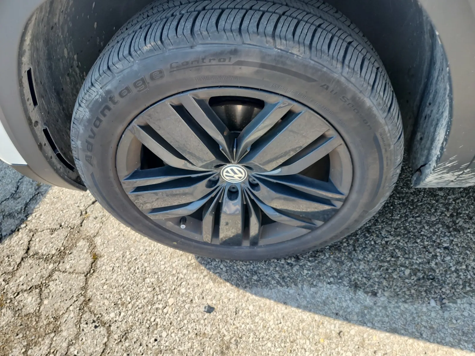 Front driver wheel/tire photo
