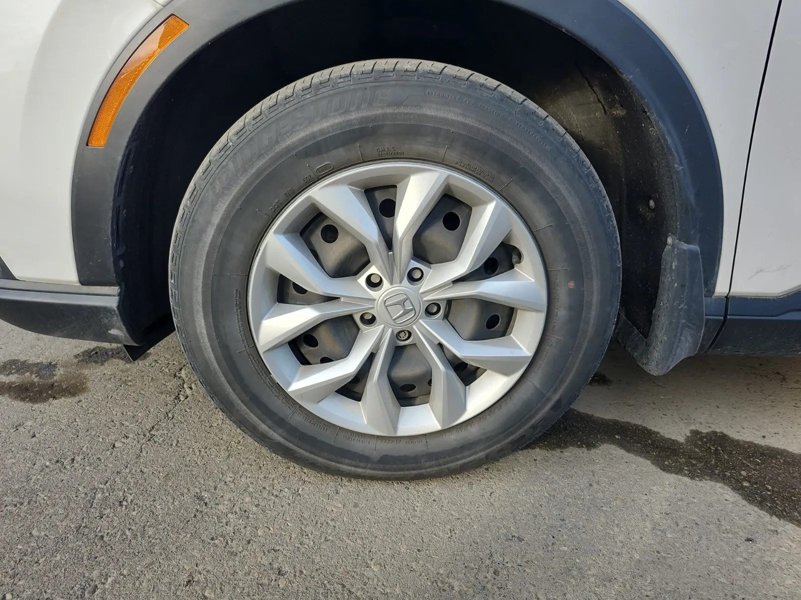 Front driver wheel/tire photo