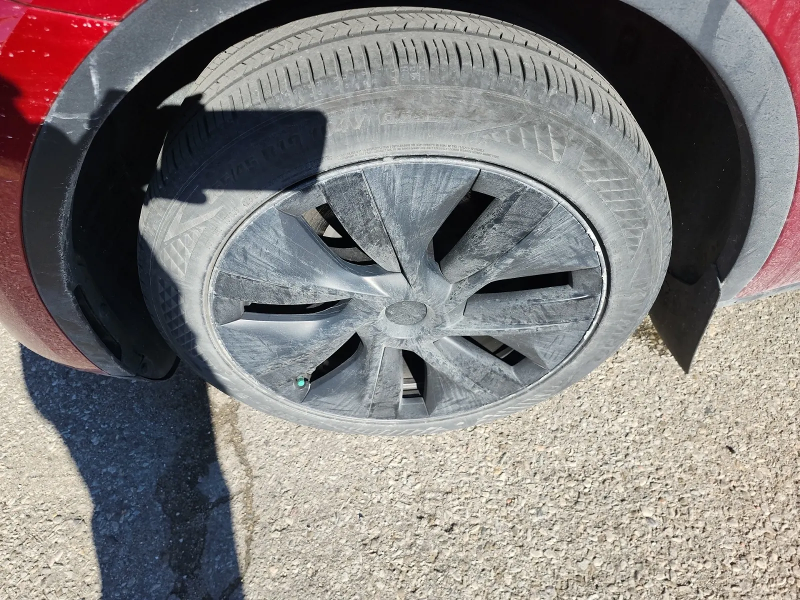Front driver wheel/tire photo