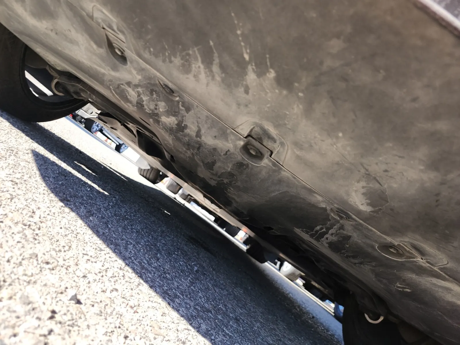 Undercarriage - Rear Photo
