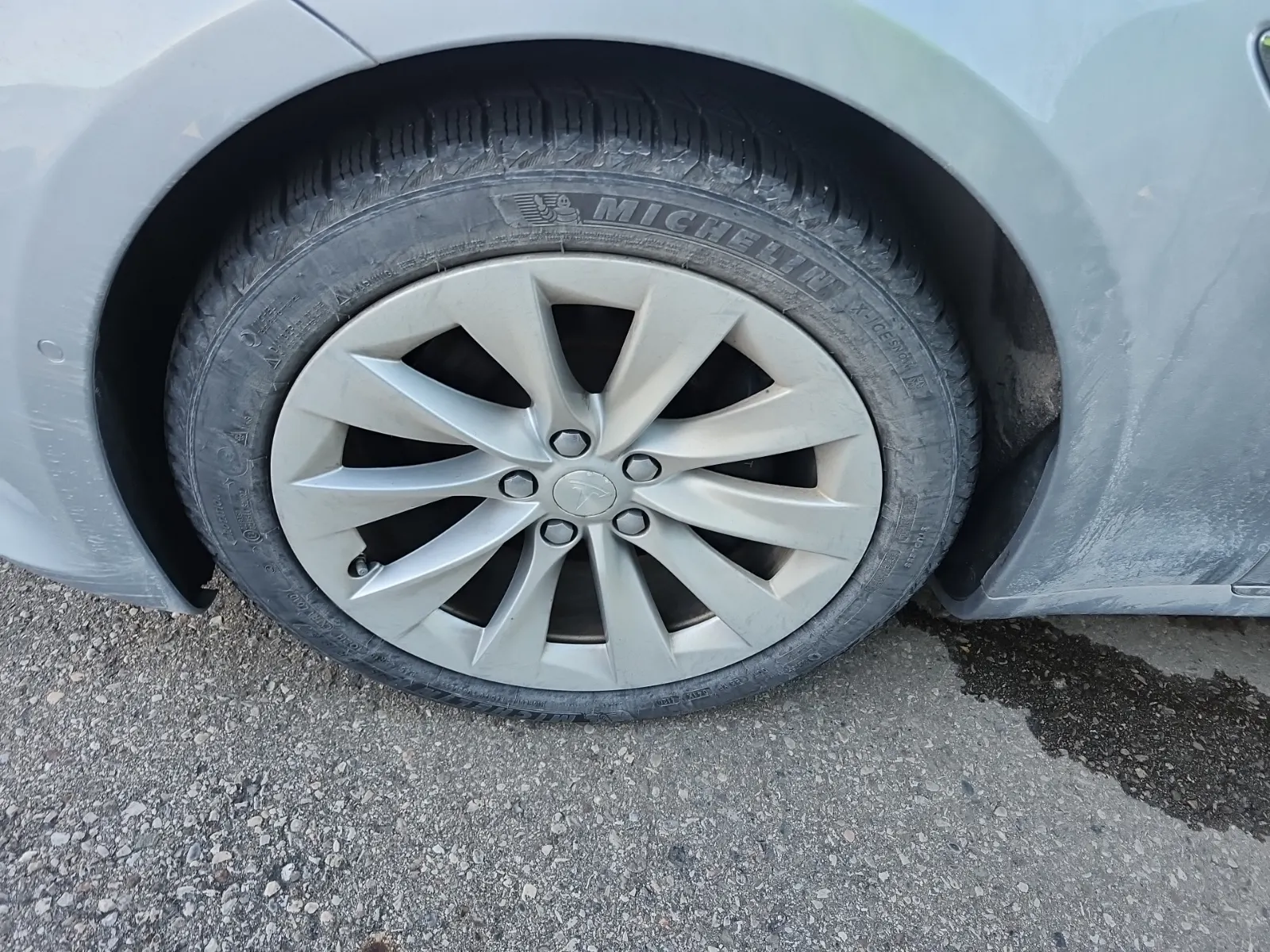 Front driver wheel/tire photo