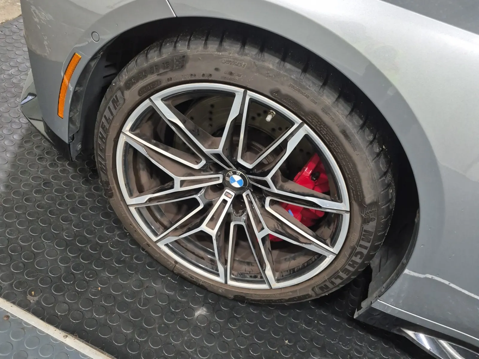 Front driver wheel/tire photo