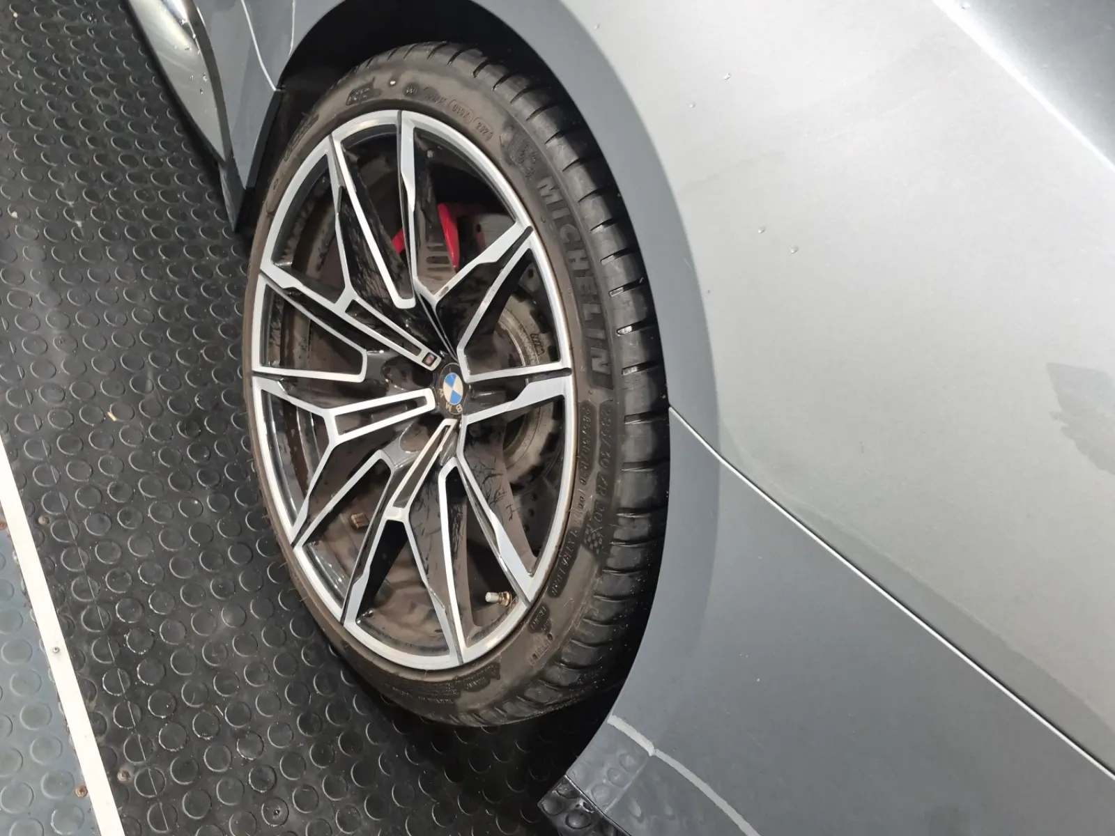 Left Rear Wheel/Tire Photo