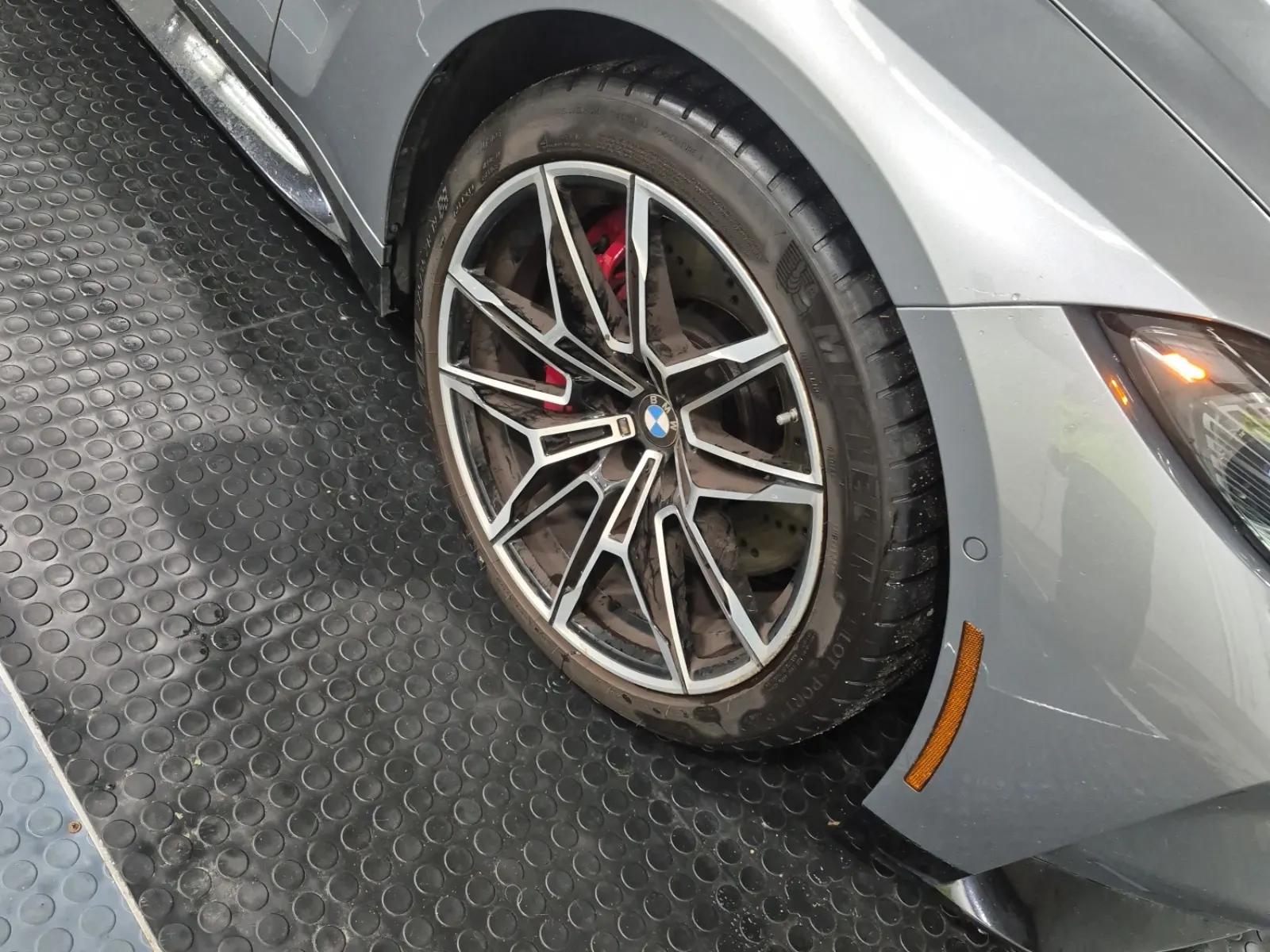 Right Front Wheel/Tire Photo
