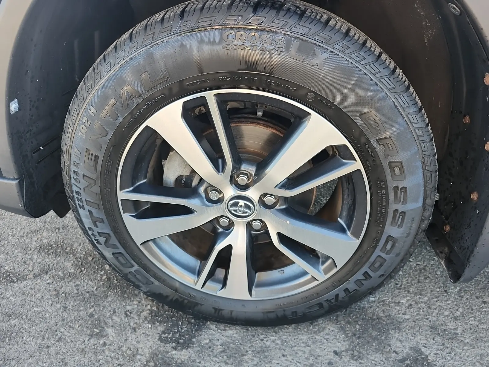 Front driver wheel/tire photo