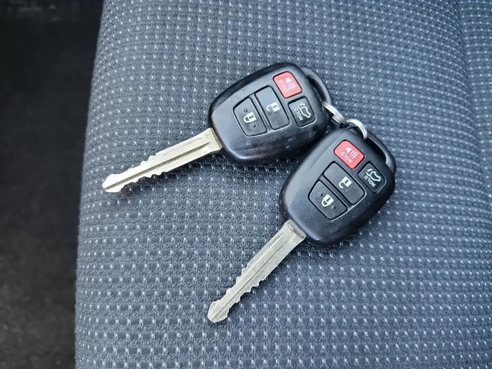 Keys/Fobs/Manual Photo