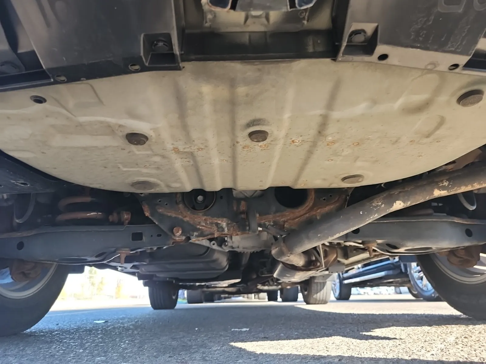 Undercarriage - Rear Photo