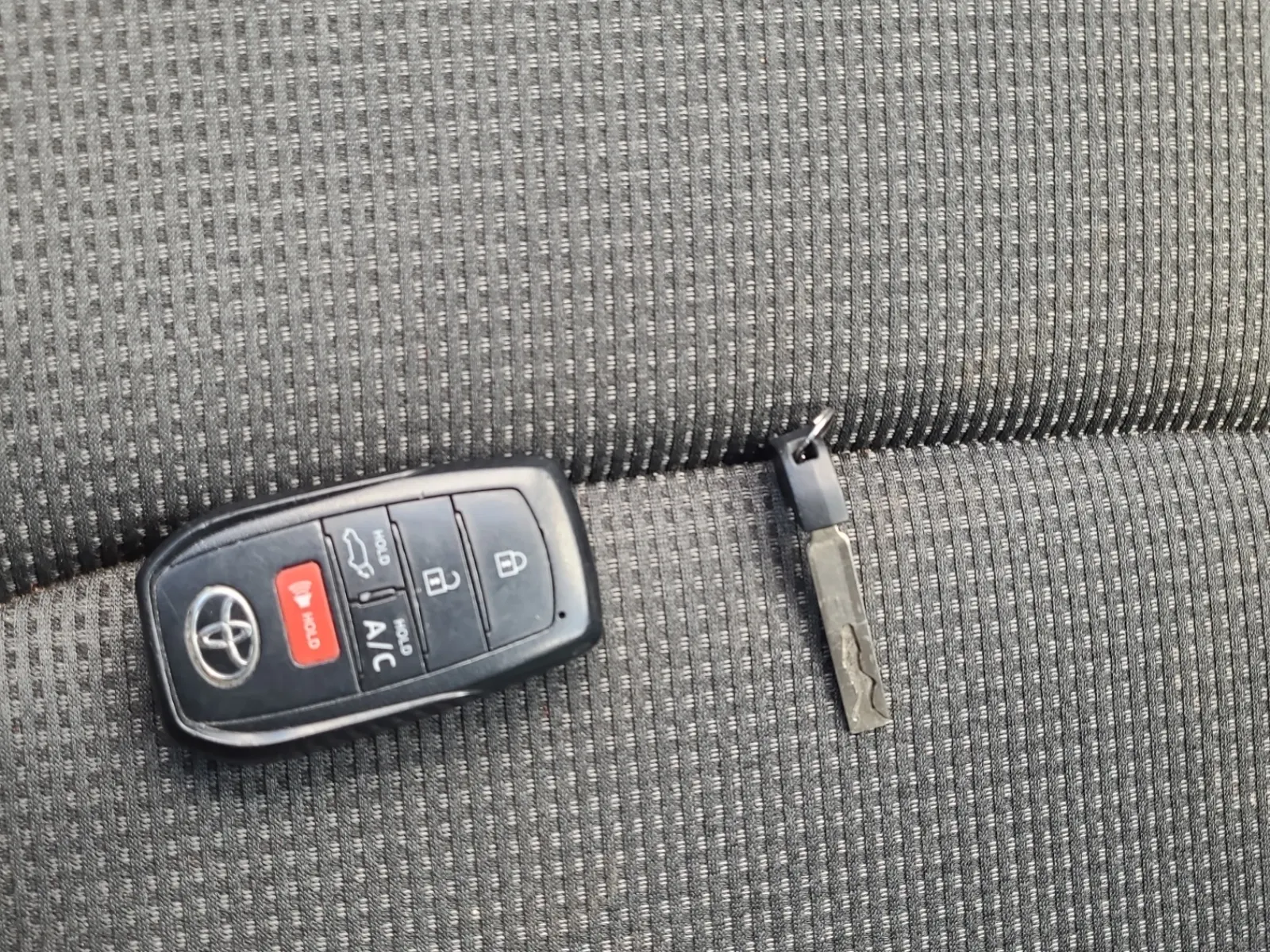 Keys/Fobs/Manual Photo