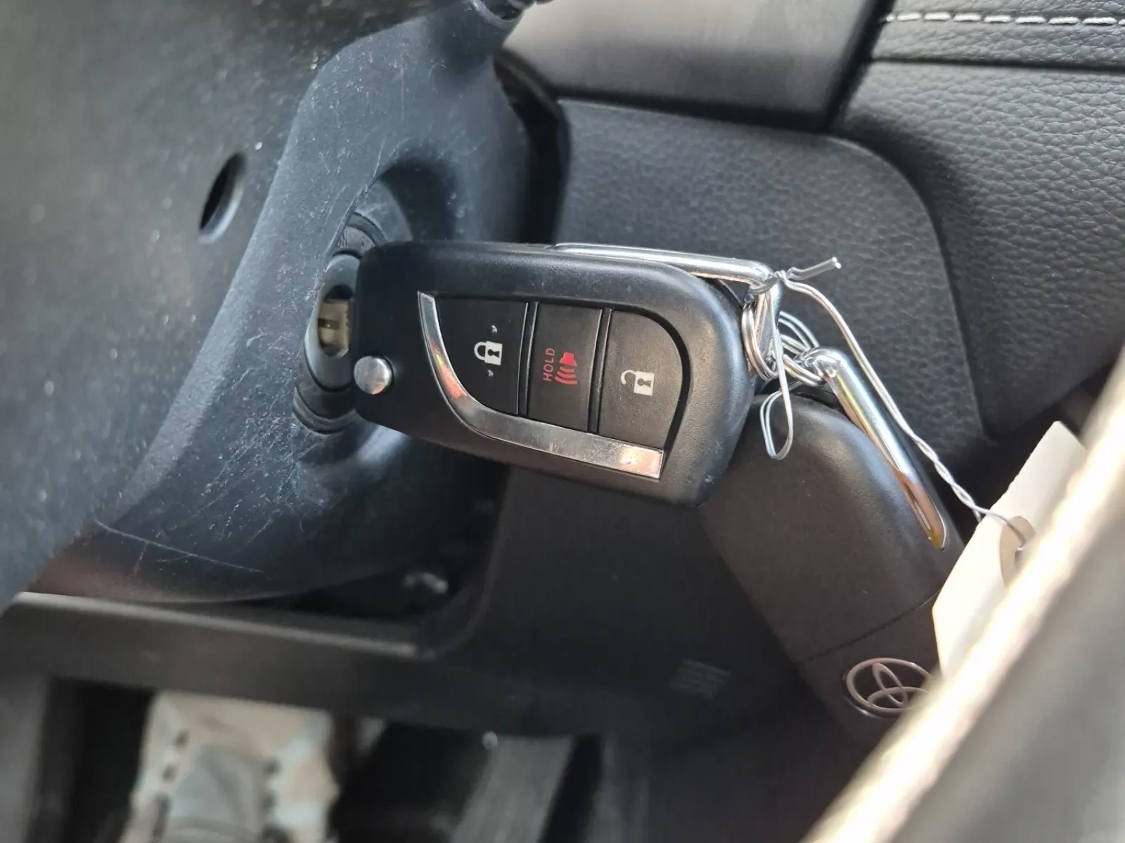 Keys/Fobs/Manual Photo