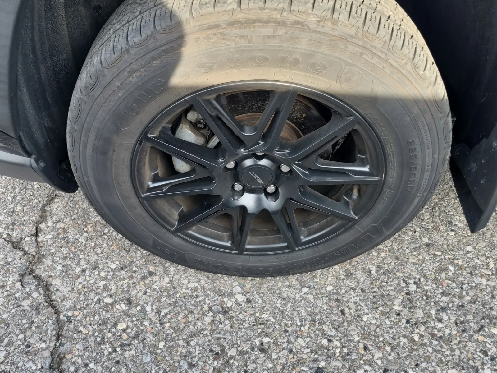 Front driver wheel/tire photo