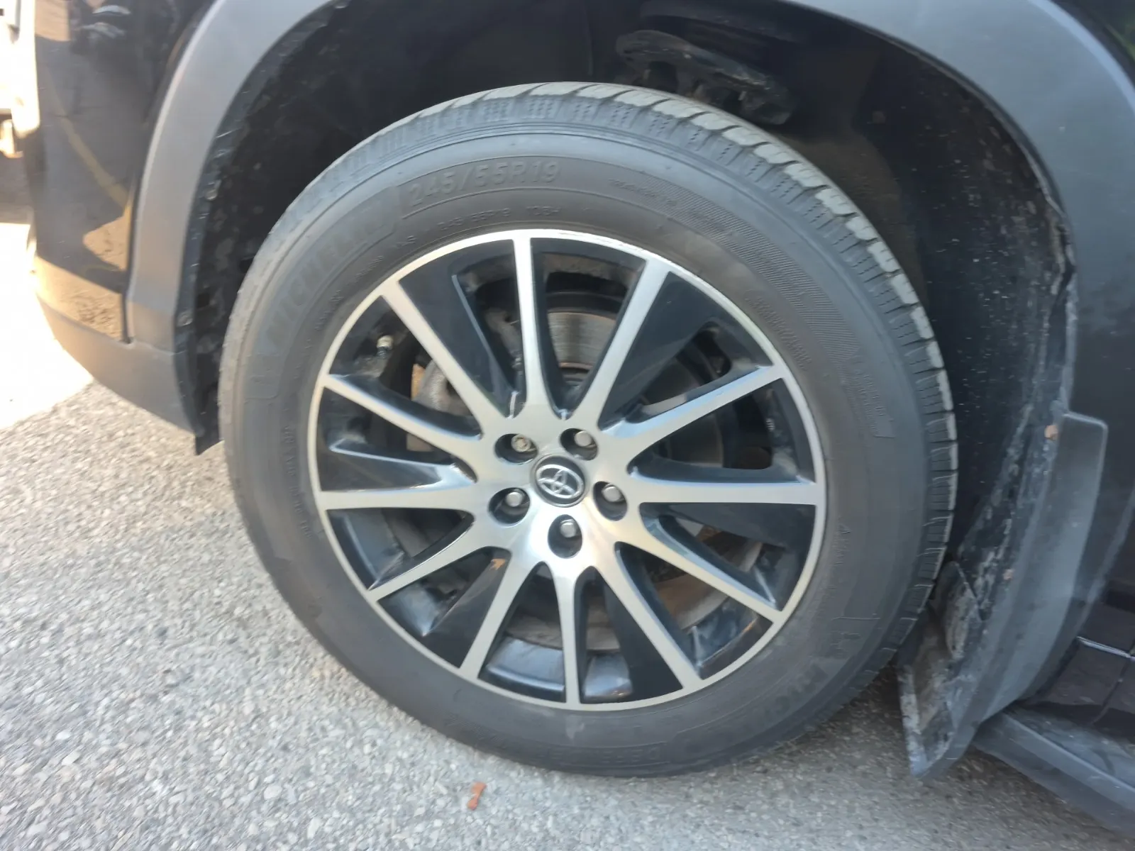 Front driver wheel/tire photo