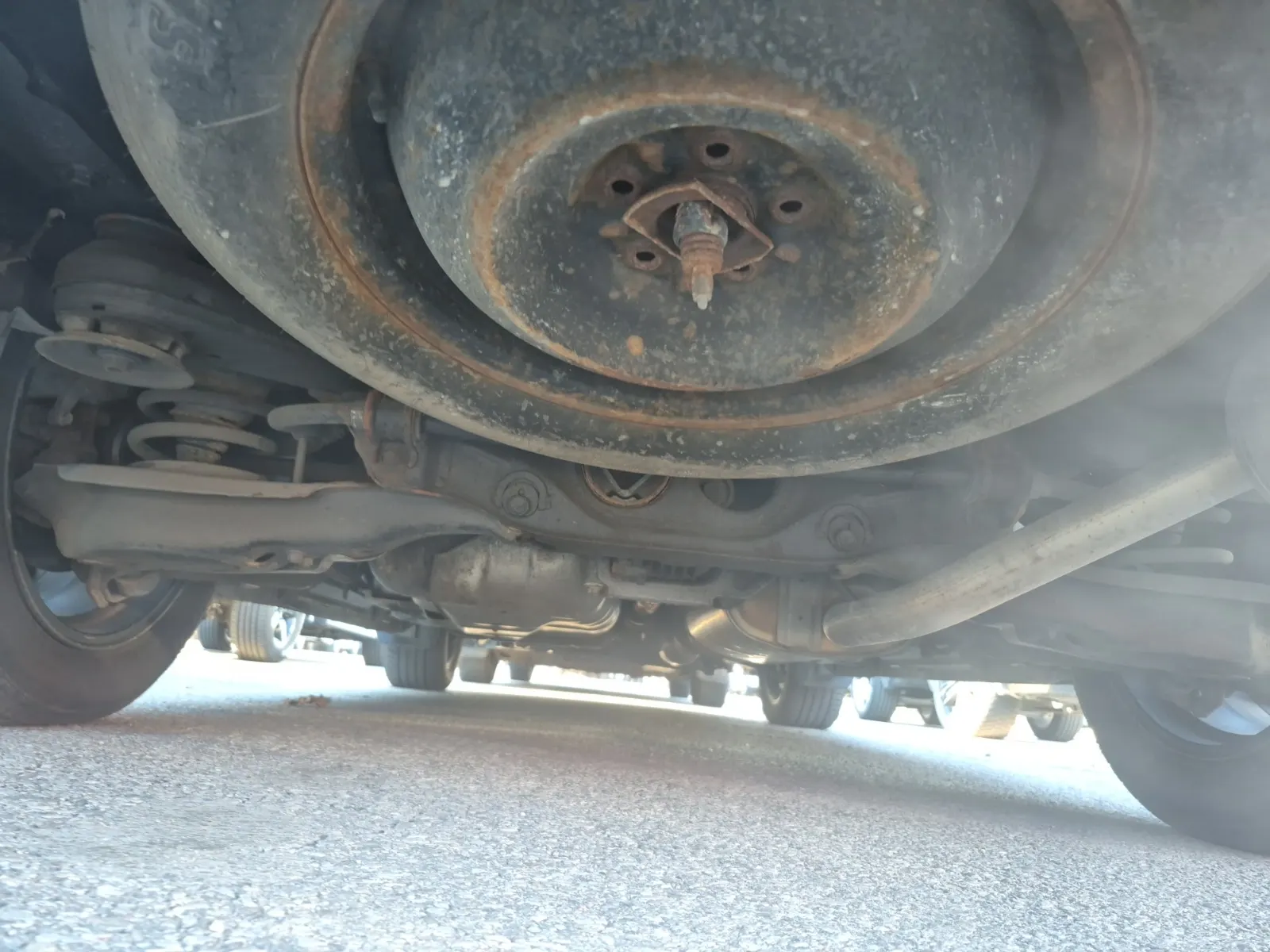 Undercarriage - Rear Photo