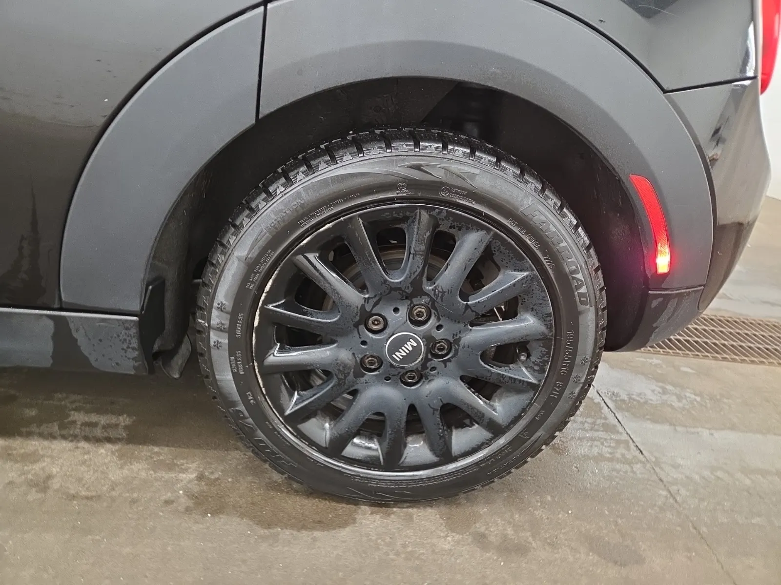 Left Rear Wheel/Tire Photo