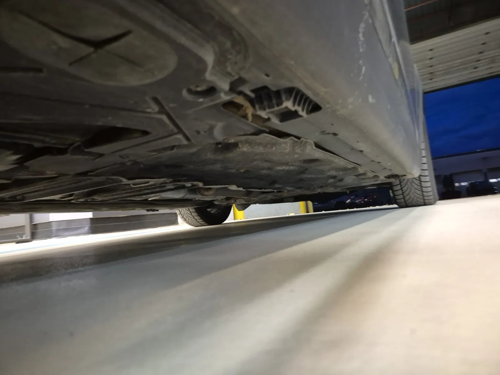 Undercarriage - Passenger Photo