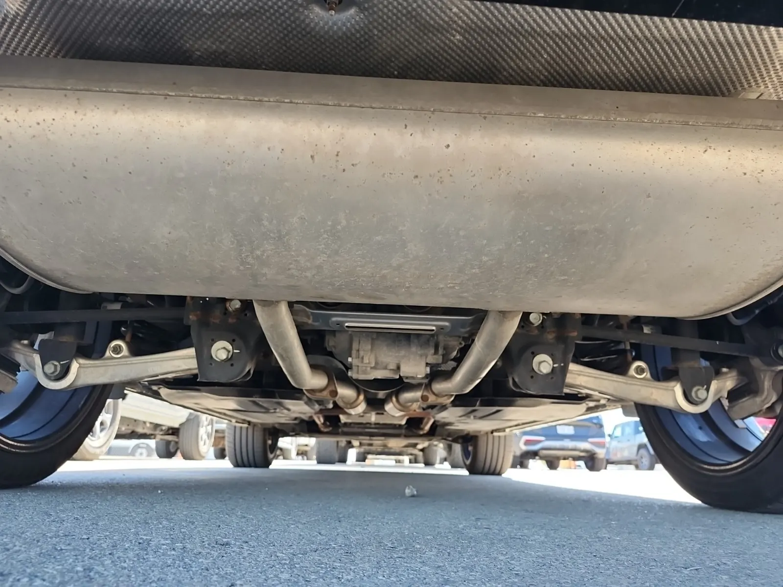 Undercarriage - Rear Photo