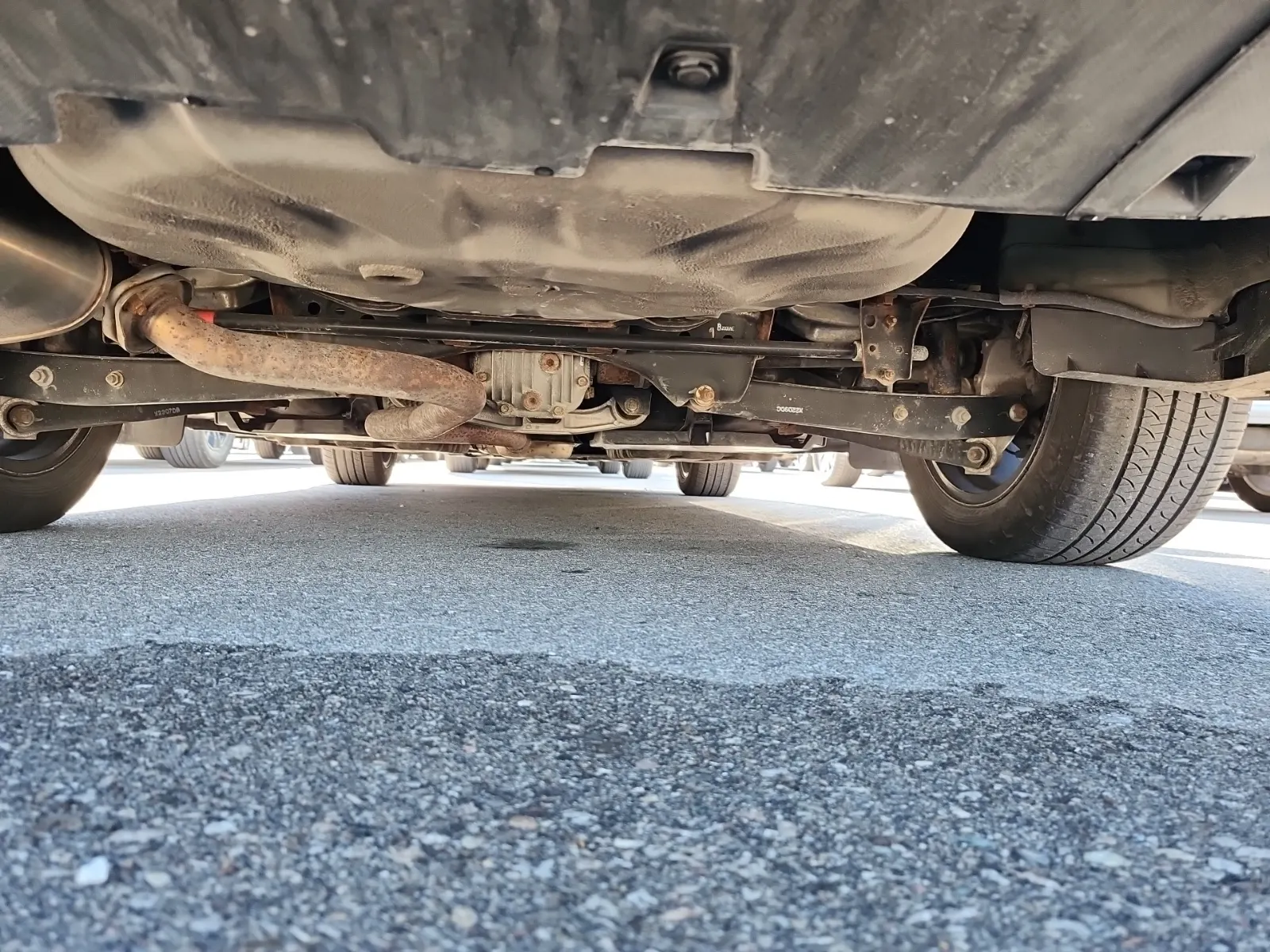 Undercarriage - Rear Photo