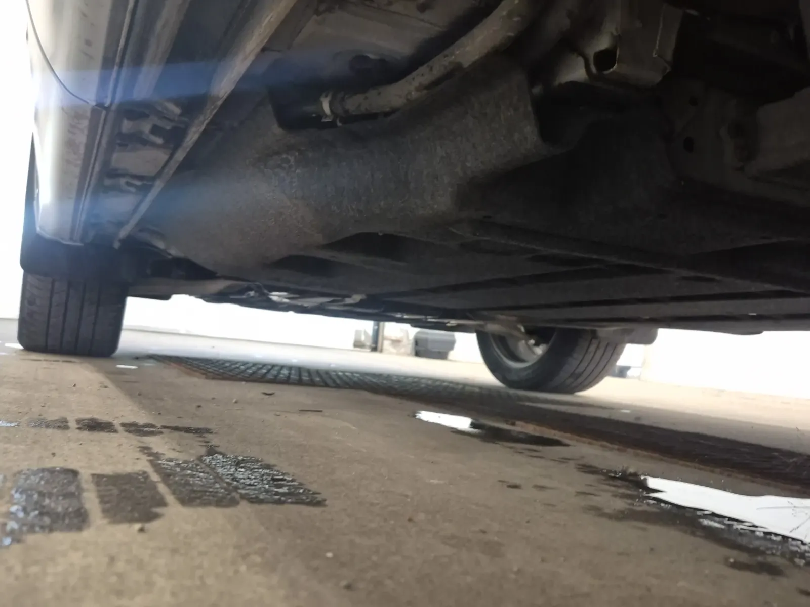 Undercarriage - Driver Photo