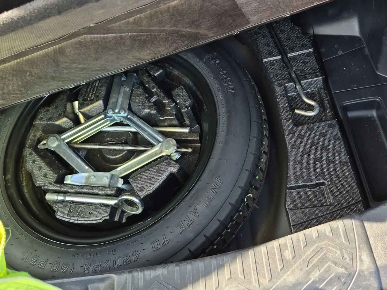 Spare Tire & Wheel Photo
