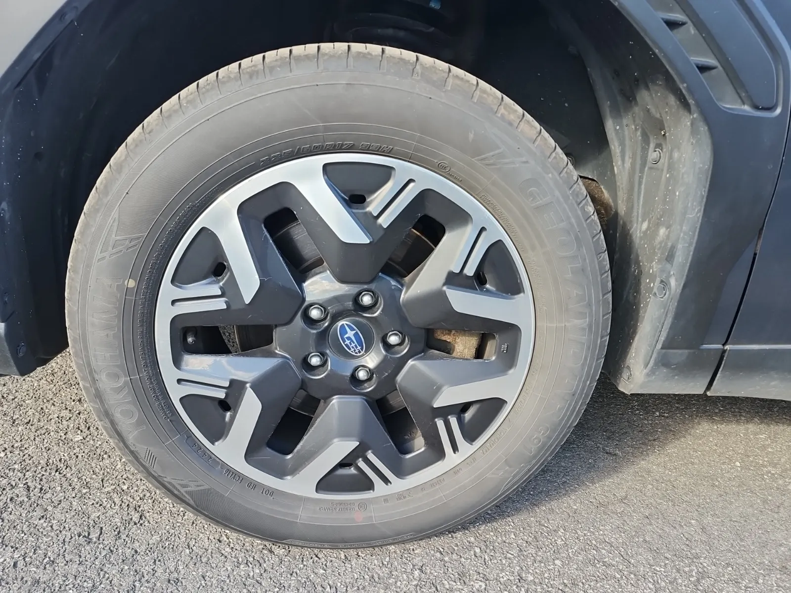 Front driver wheel/tire photo