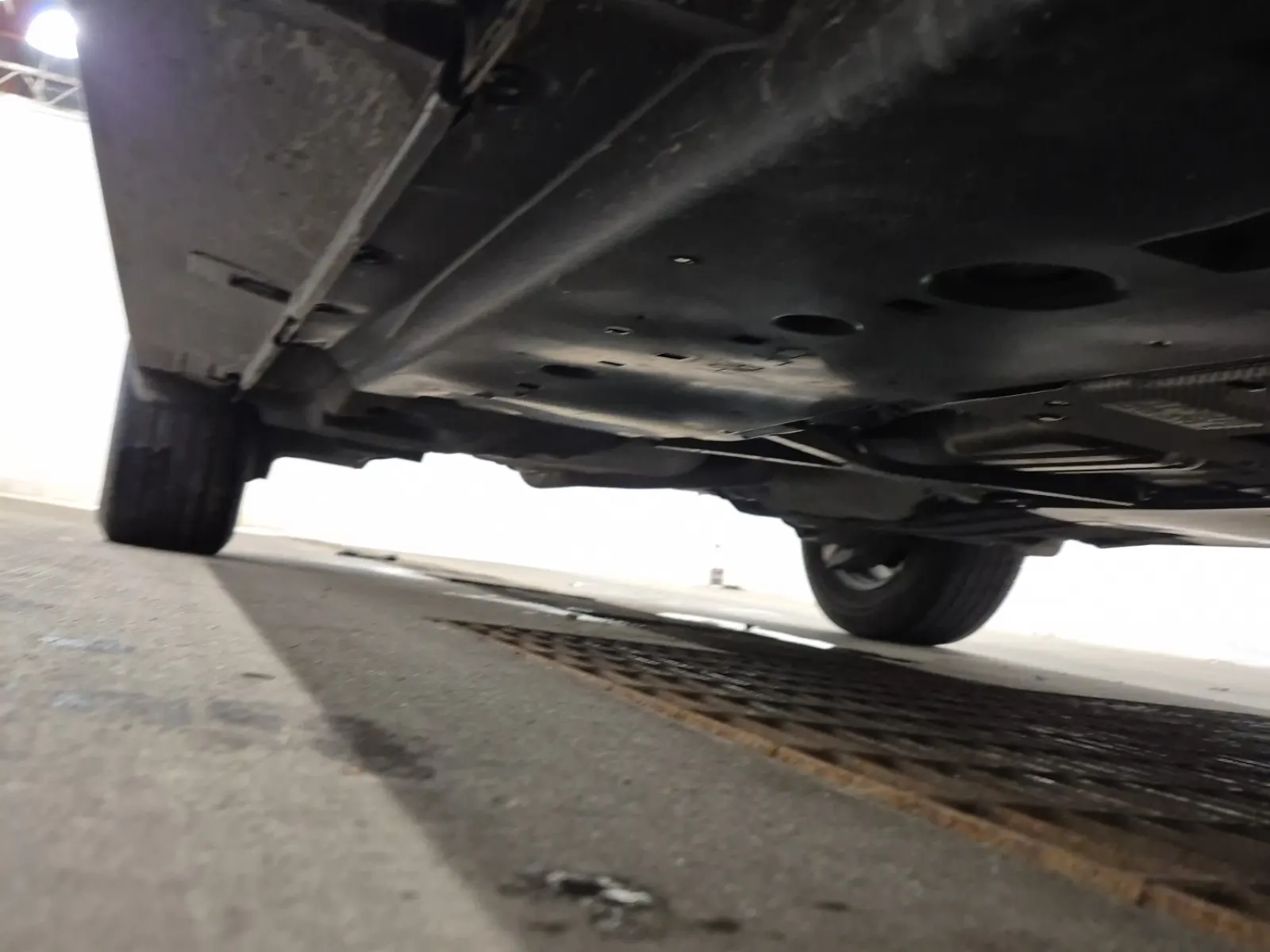 Undercarriage - Passenger Photo