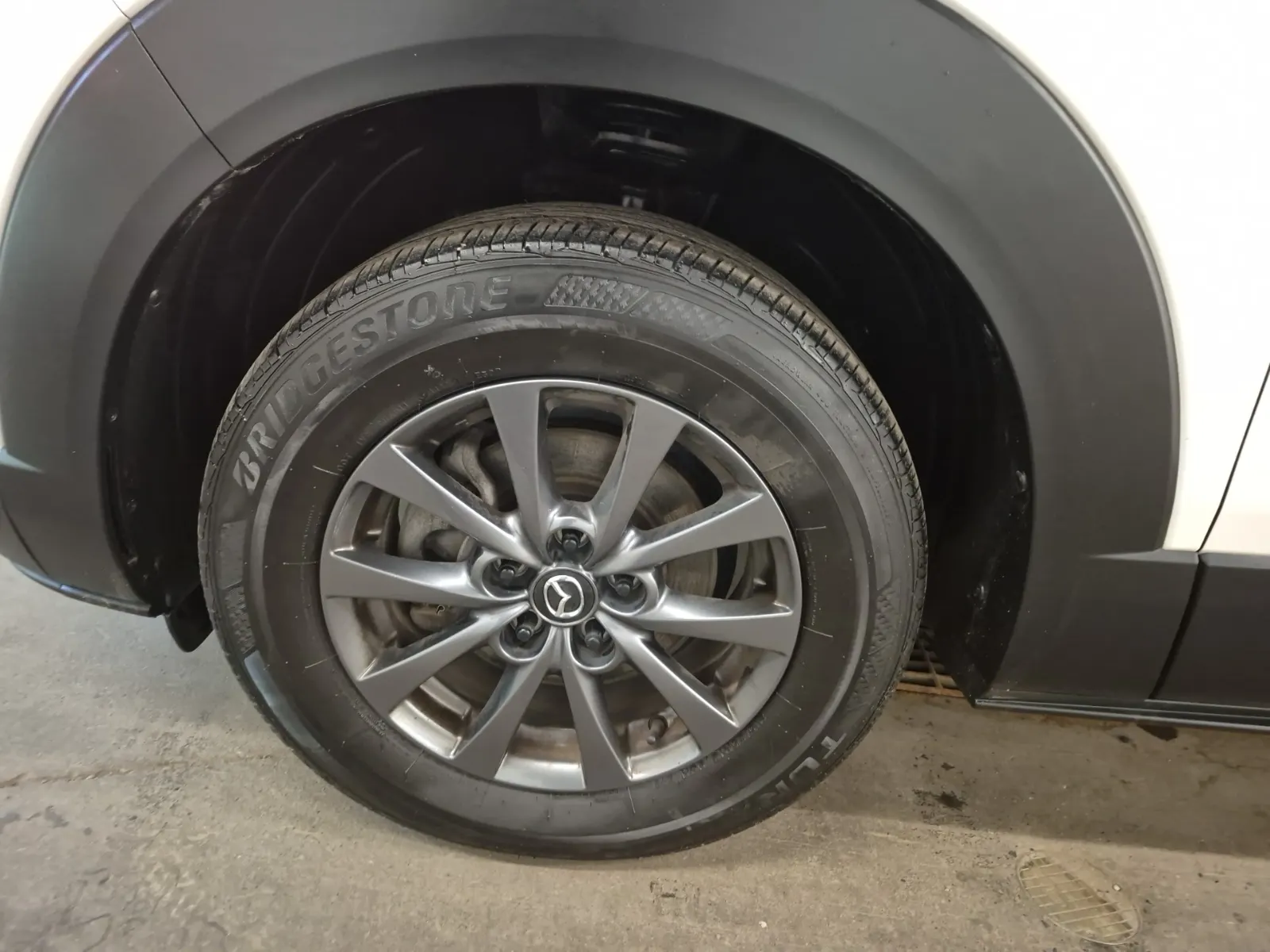 Front driver wheel/tire photo