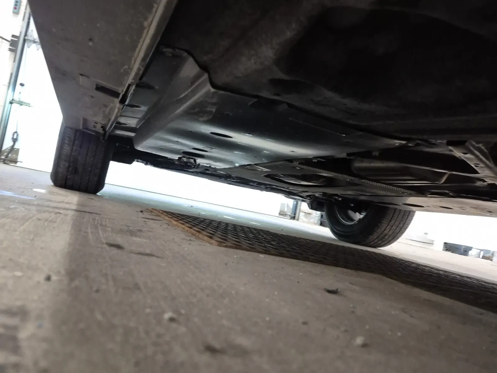 Undercarriage - Driver Photo