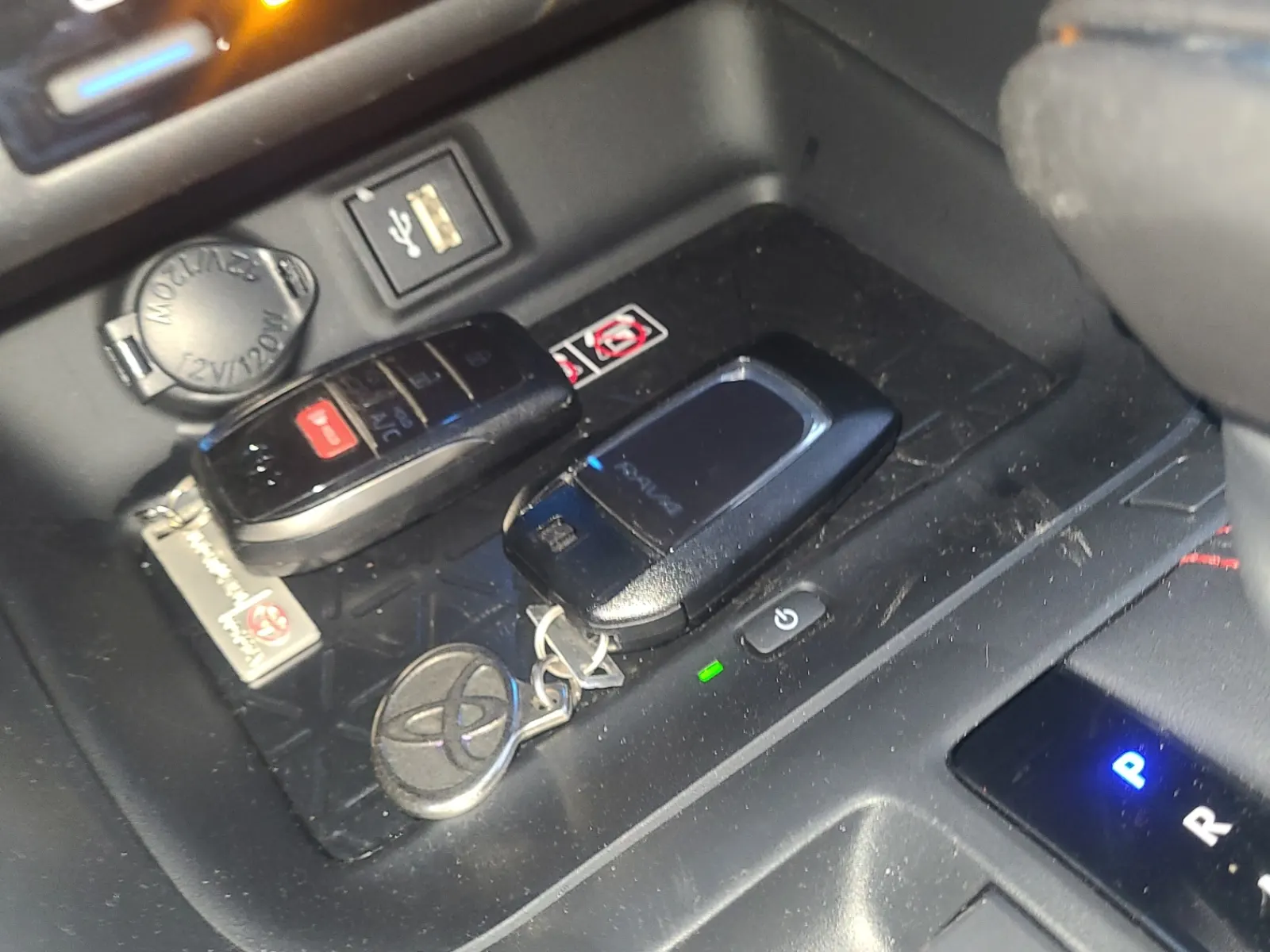 Keys/Fobs/Manual Photo