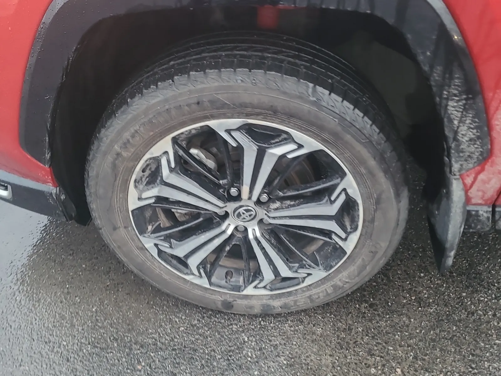 Front driver wheel/tire photo