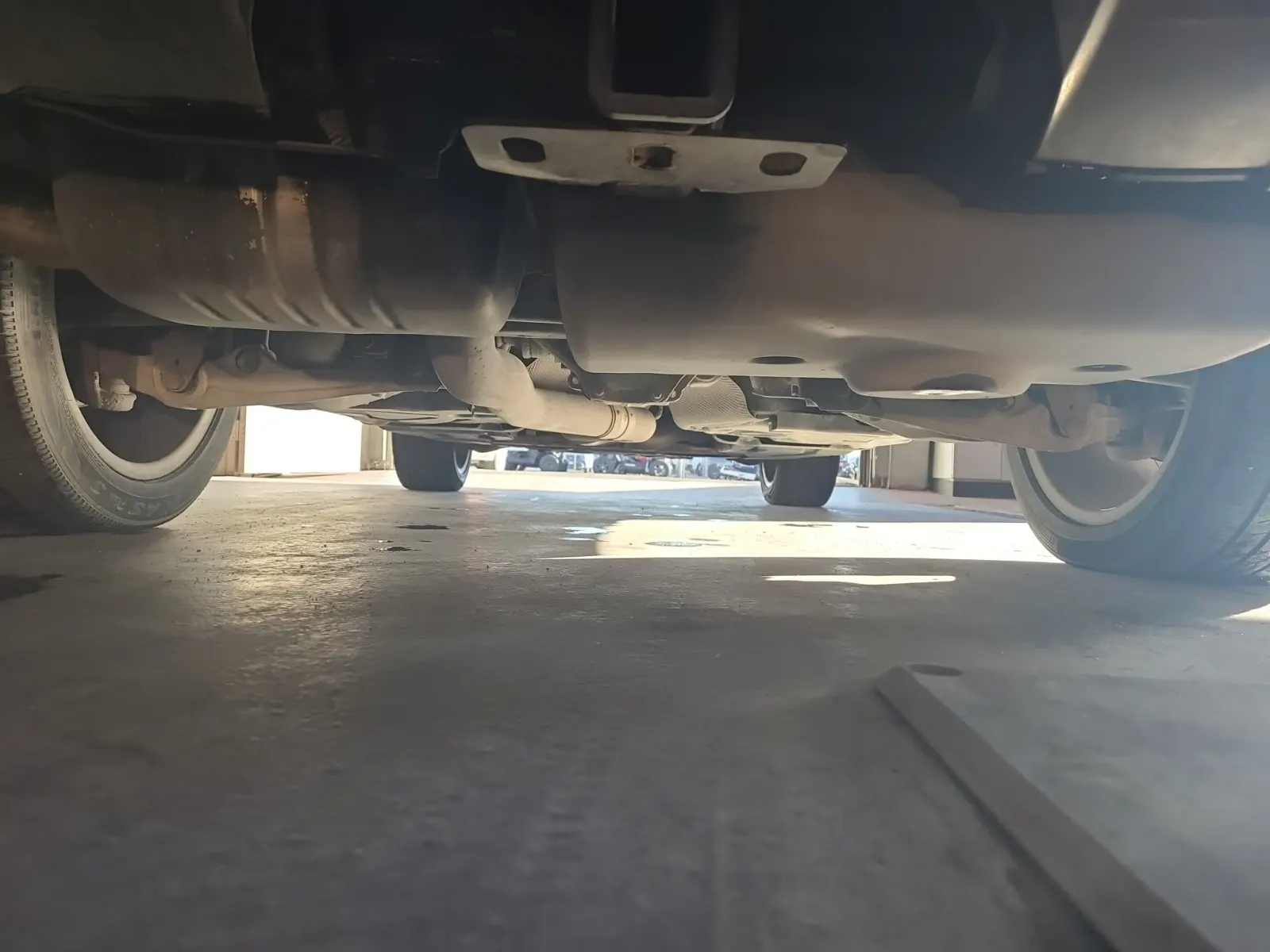 Undercarriage - Rear Photo
