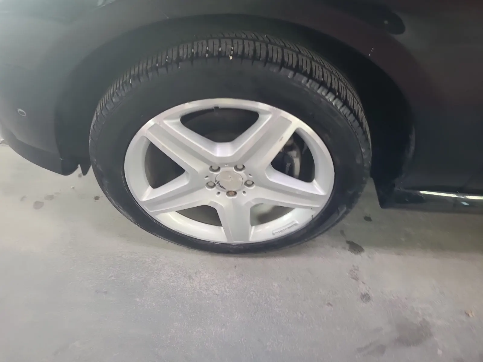 Front driver wheel/tire photo