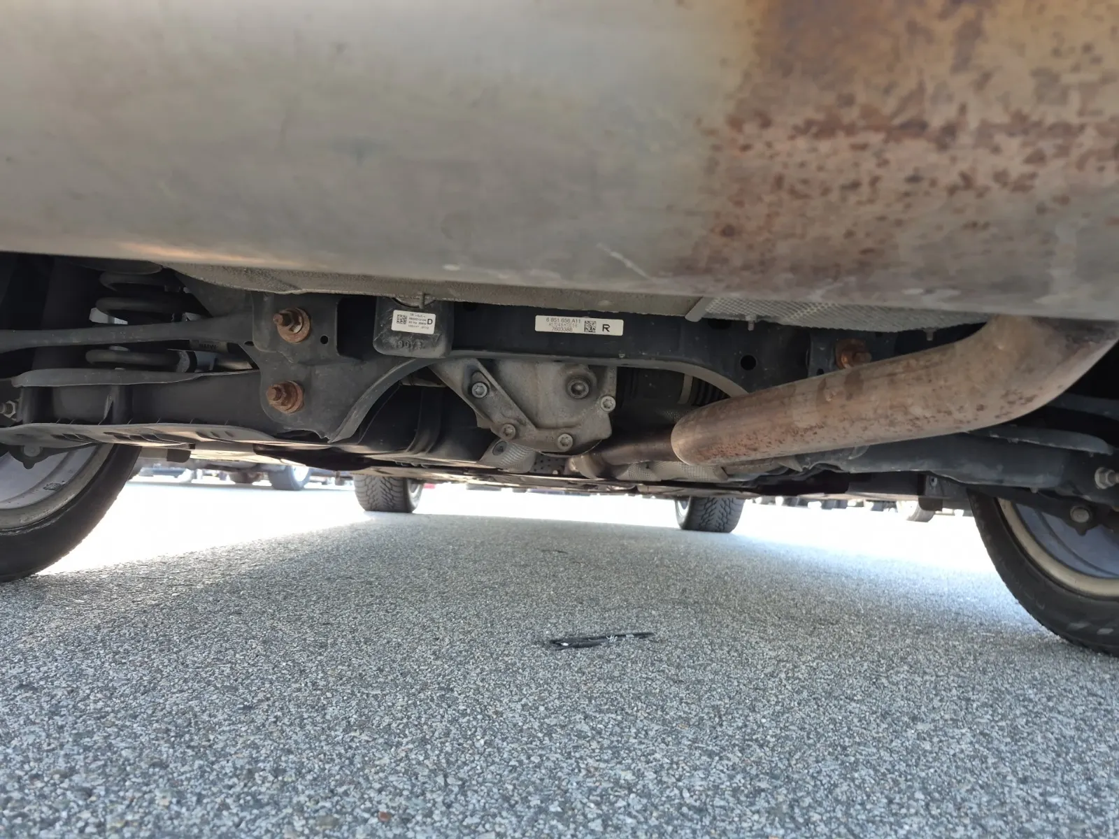 Undercarriage - Rear Photo