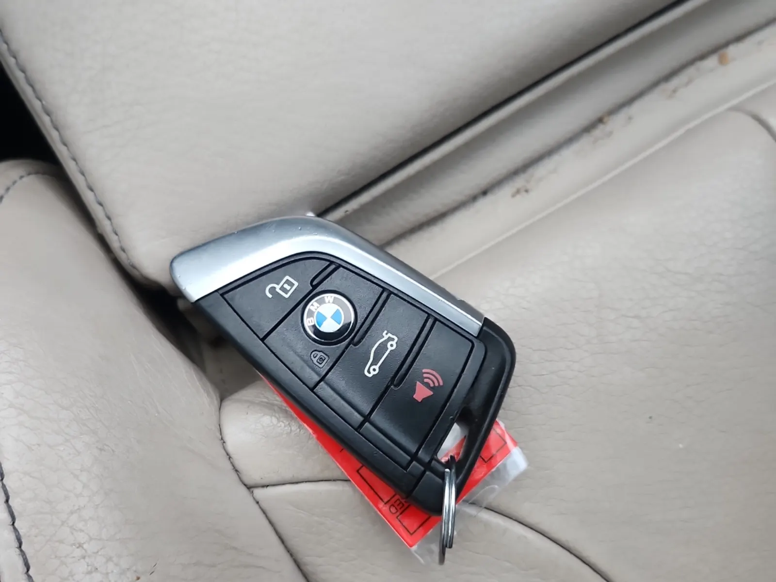 Keys/Fobs/Manual Photo