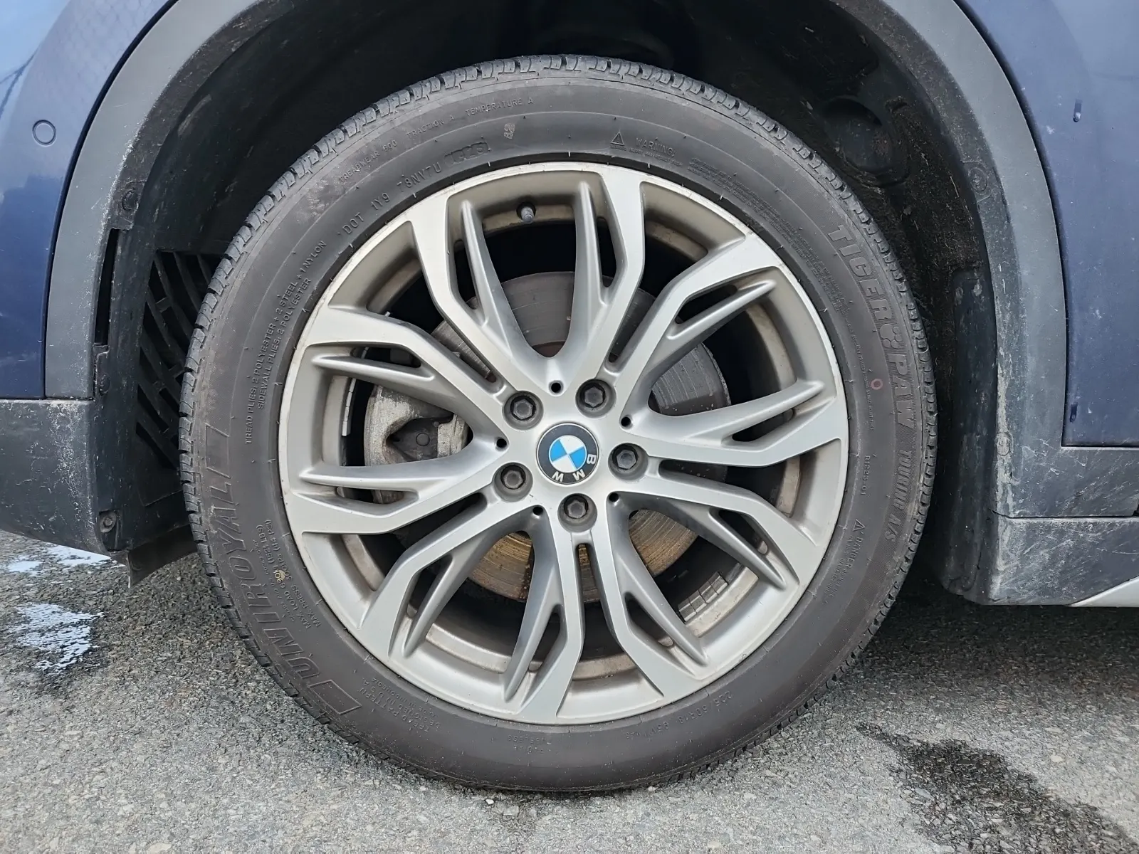 Front driver wheel/tire photo
