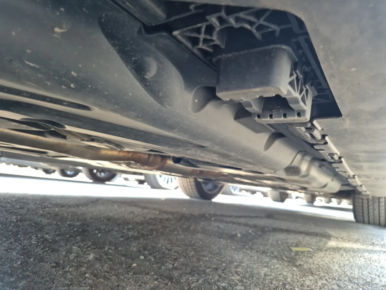 Undercarriage - Passenger Photo