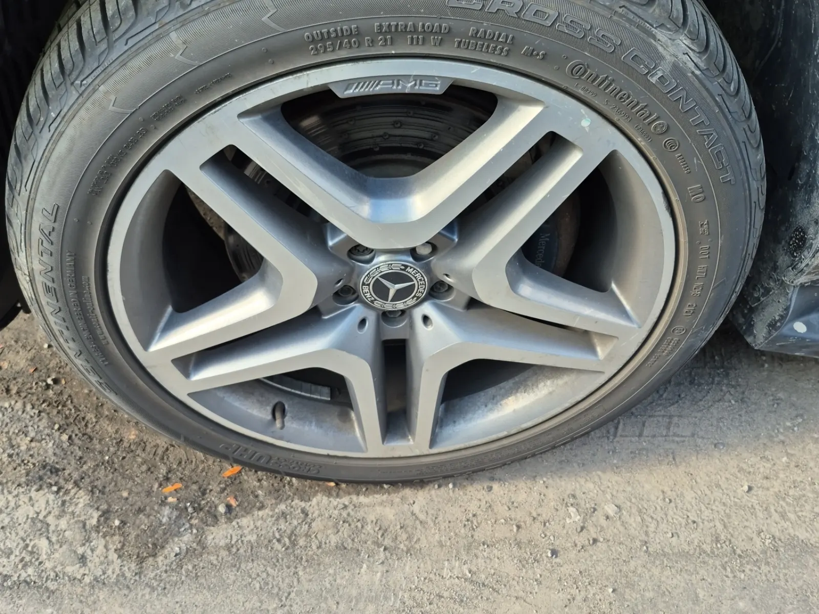 Front driver wheel/tire photo