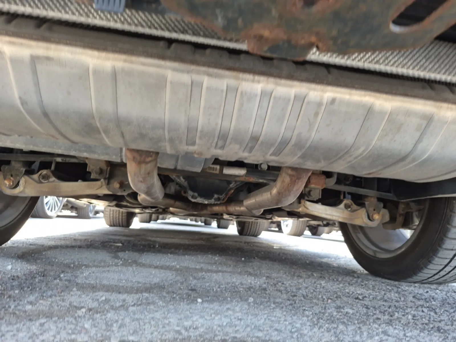 Undercarriage - Rear Photo
