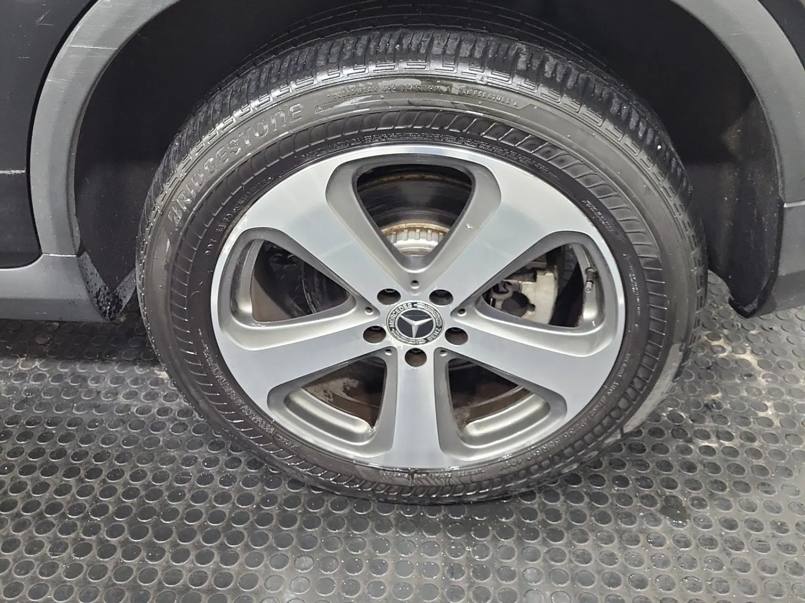 Left Rear Wheel/Tire Photo