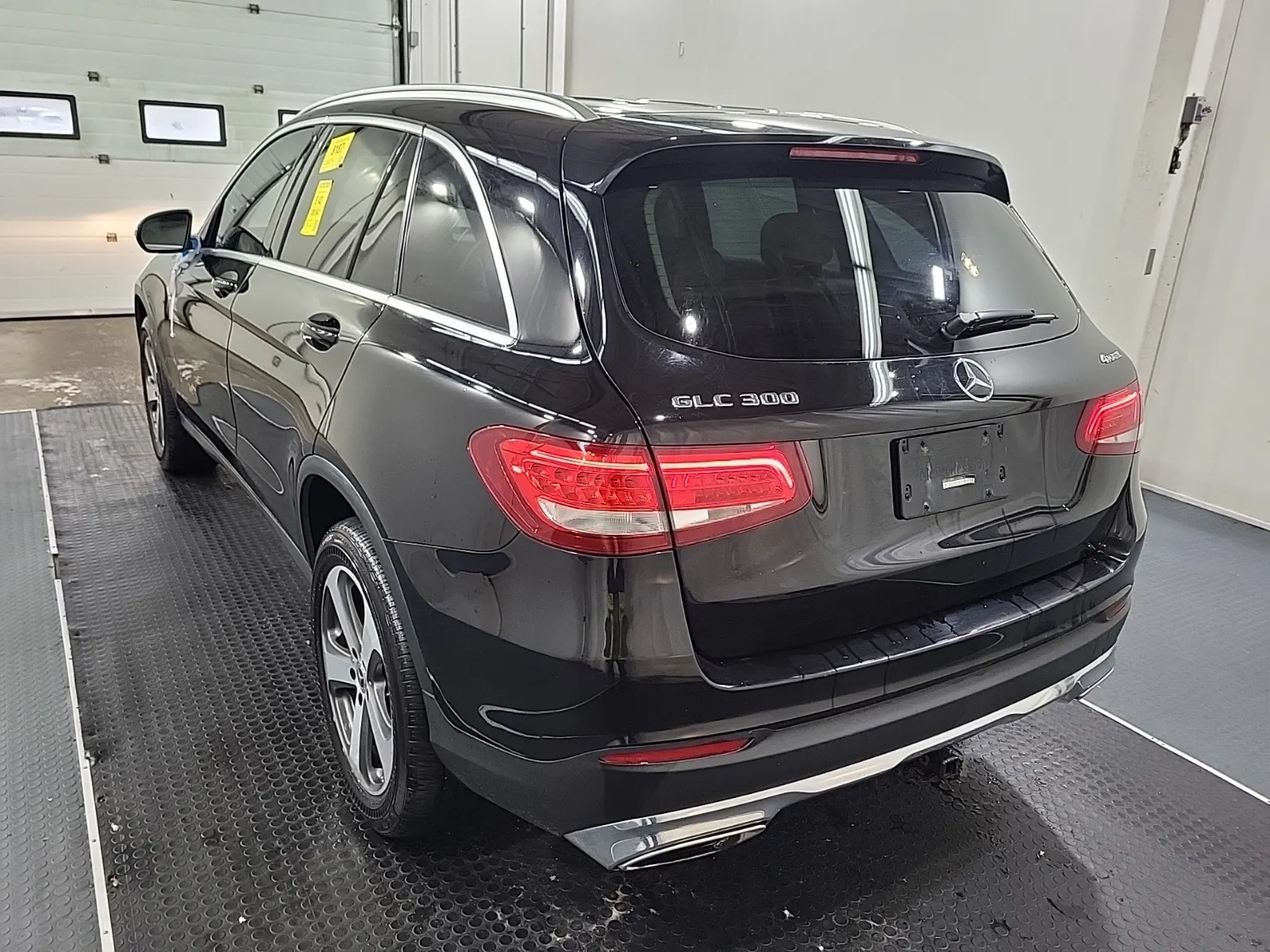 Driver Rear 3/4 Photo
