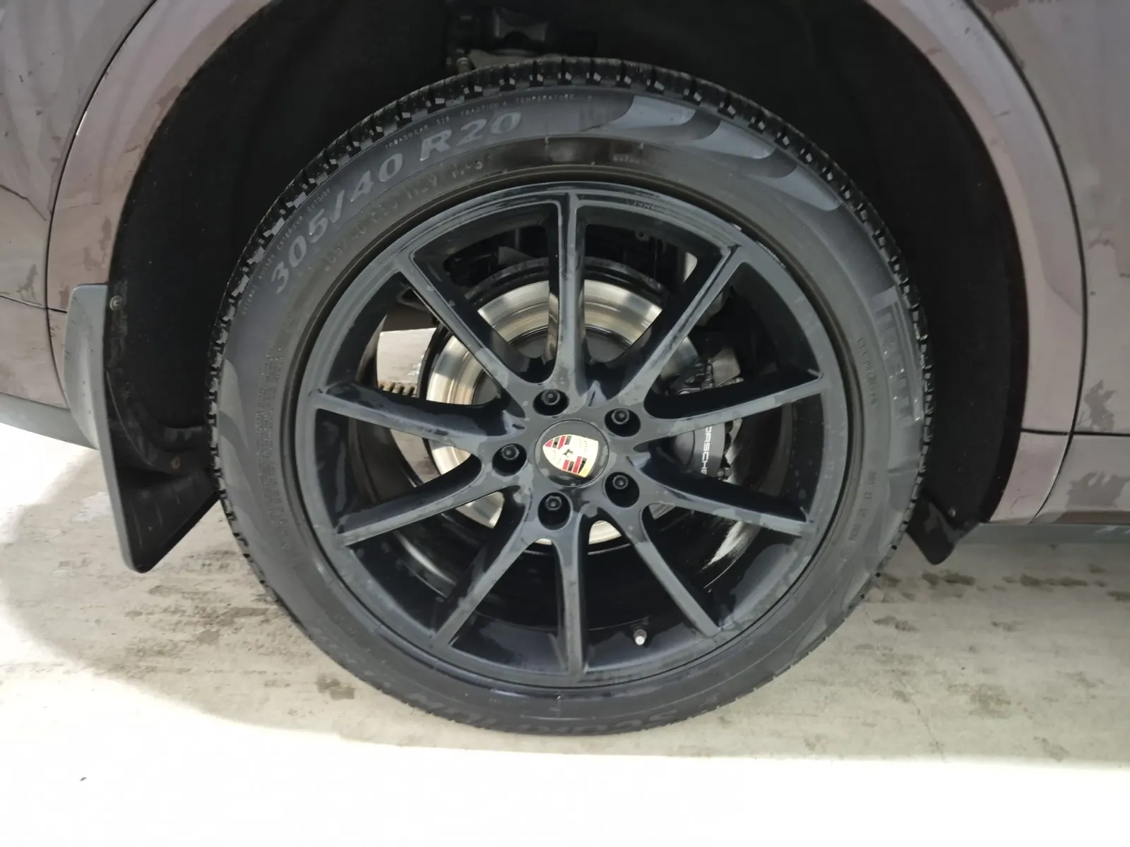 Right Rear Wheel/Tire Photo