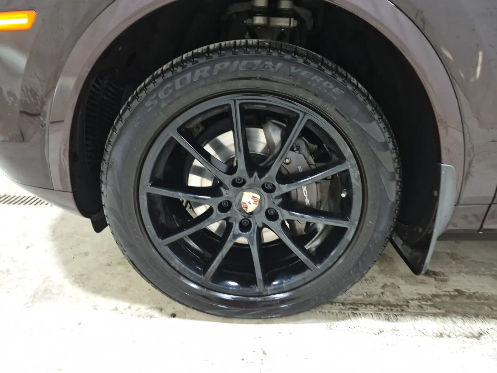 Front driver wheel/tire photo