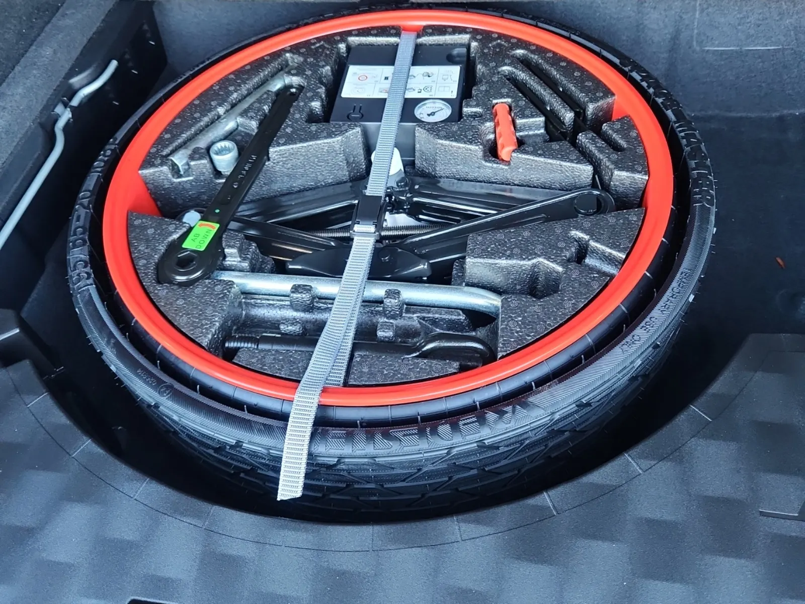 Spare Tire & Wheel Photo