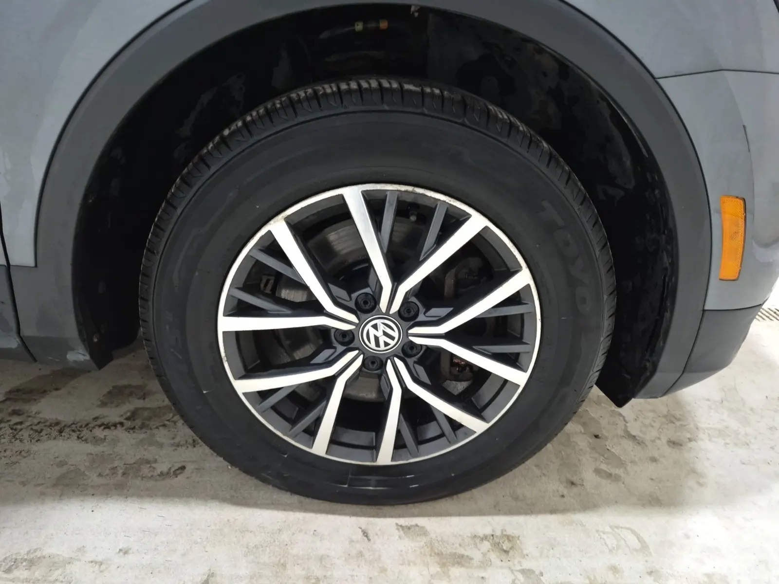 Right Front Wheel/Tire Photo