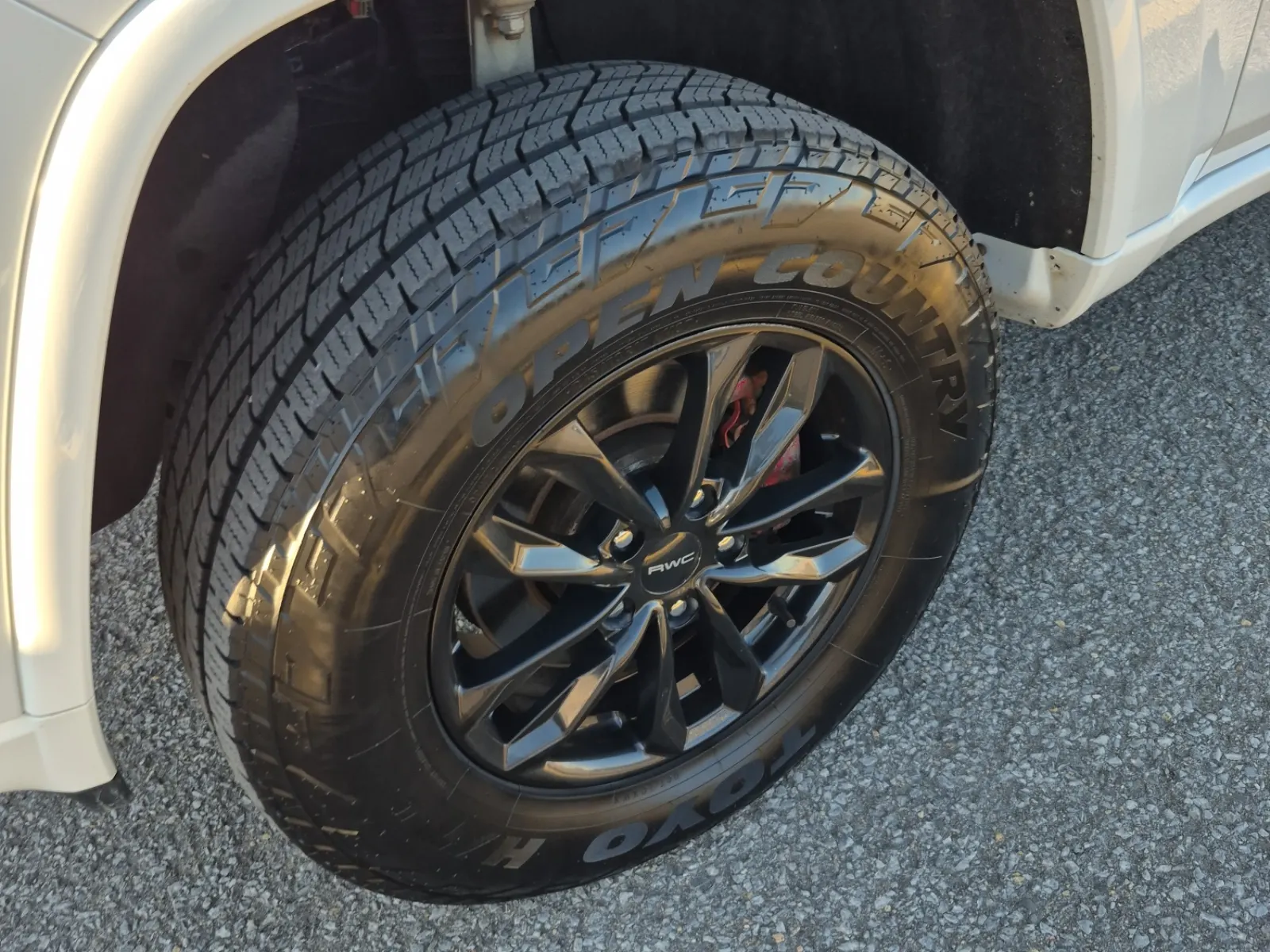 Front driver wheel/tire photo