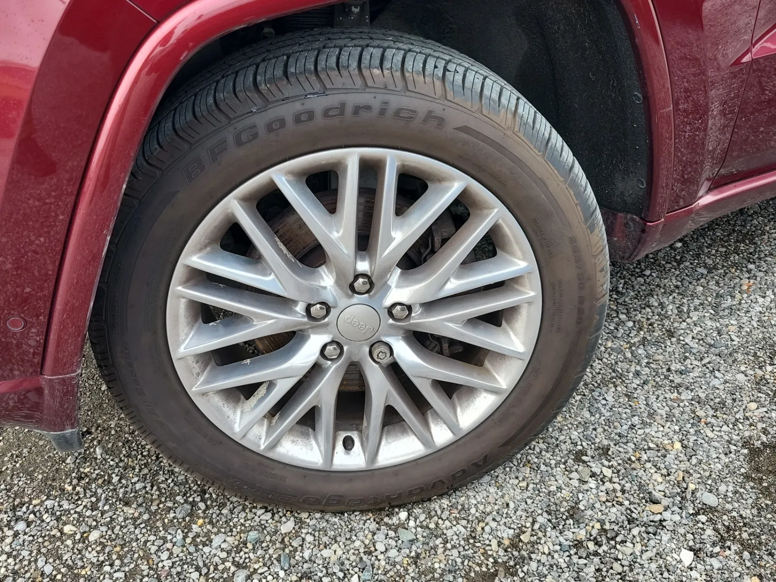 Front driver wheel/tire photo