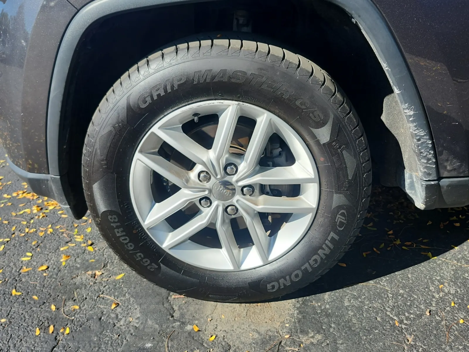 Front driver wheel/tire photo