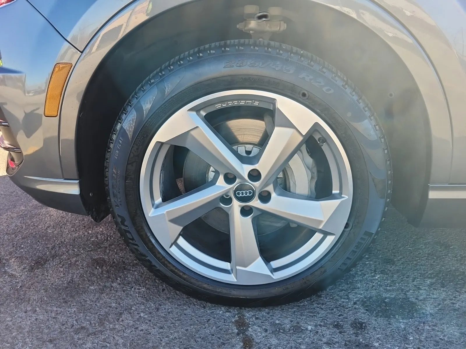Front driver wheel/tire photo