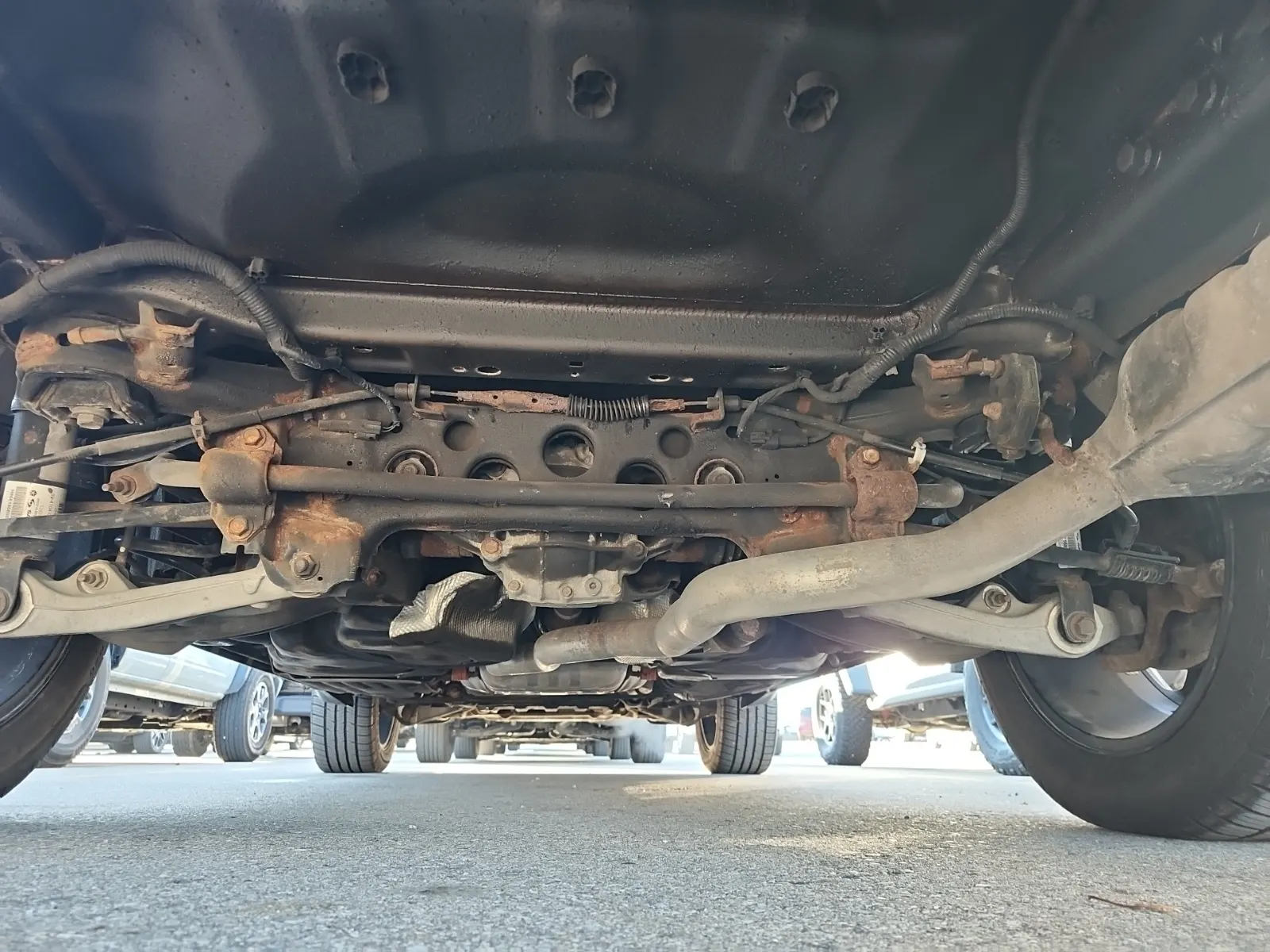 Undercarriage - Rear Photo