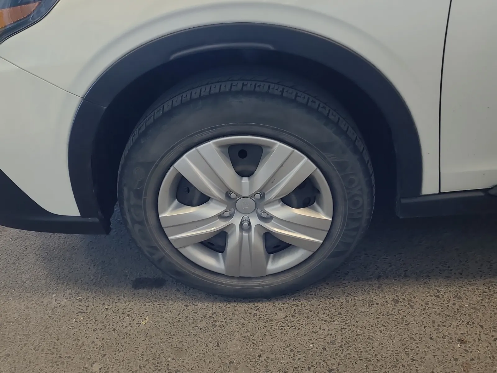 Front driver wheel/tire photo