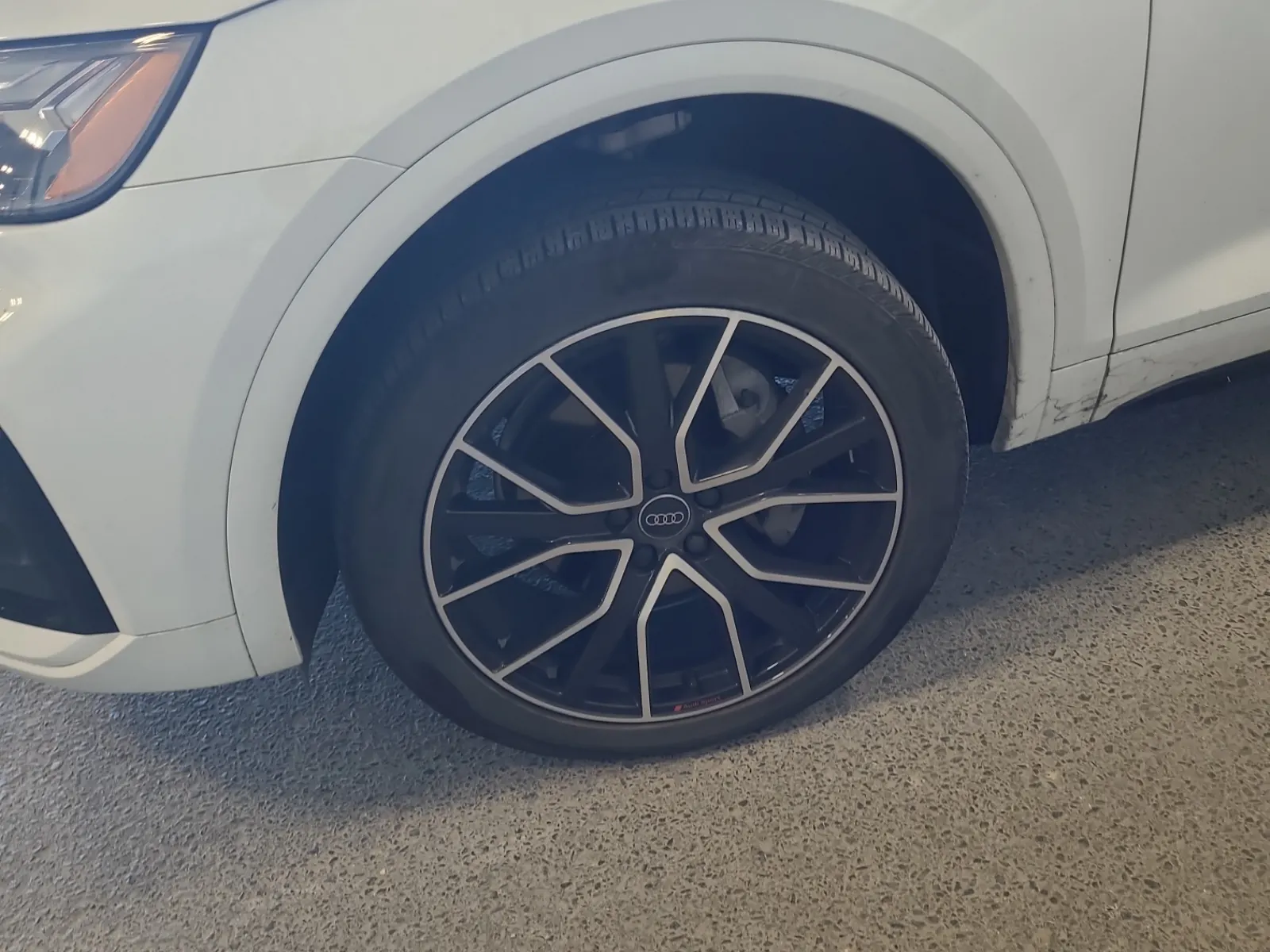 Front driver wheel/tire photo