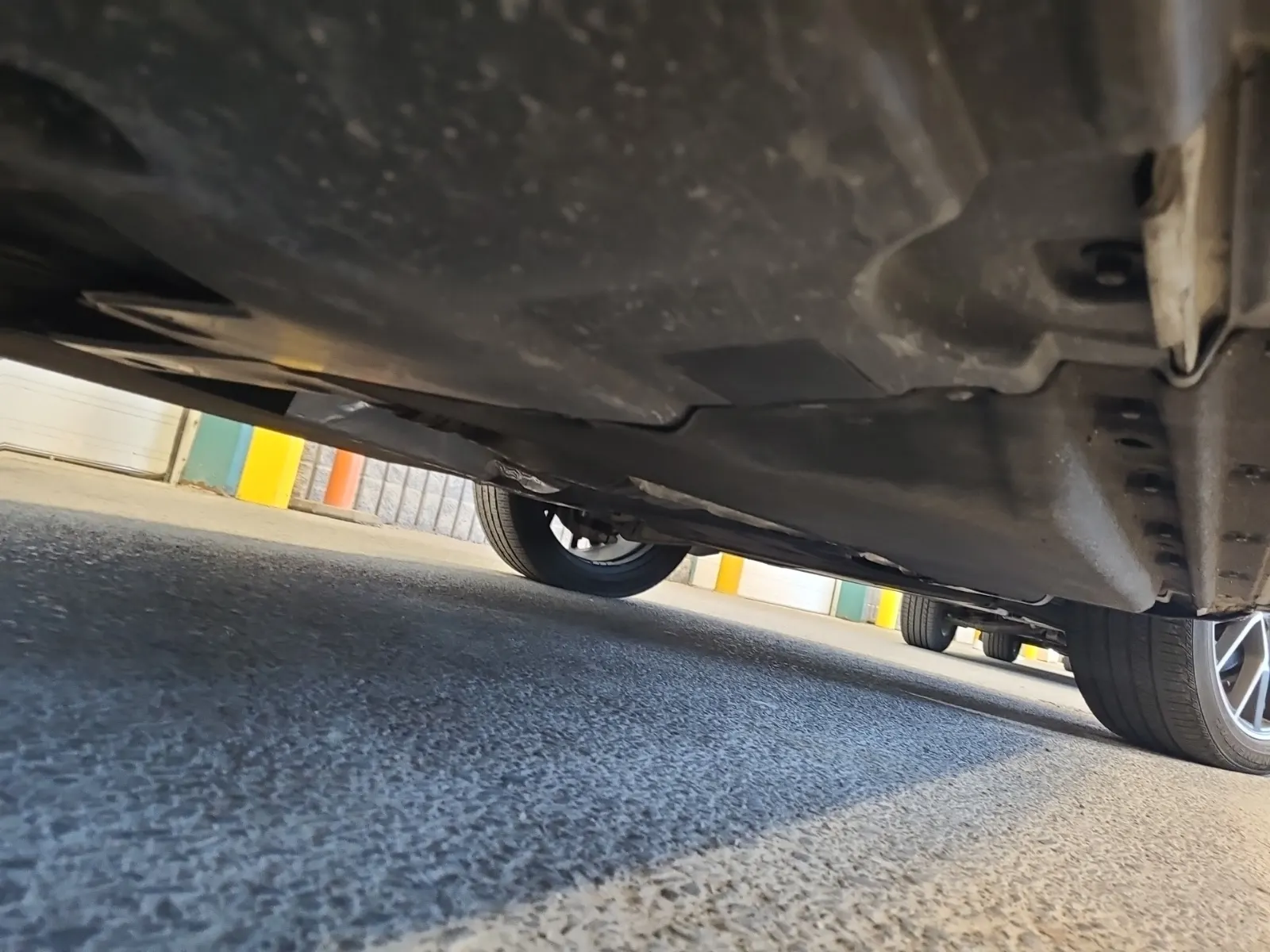 Undercarriage - Passenger Photo